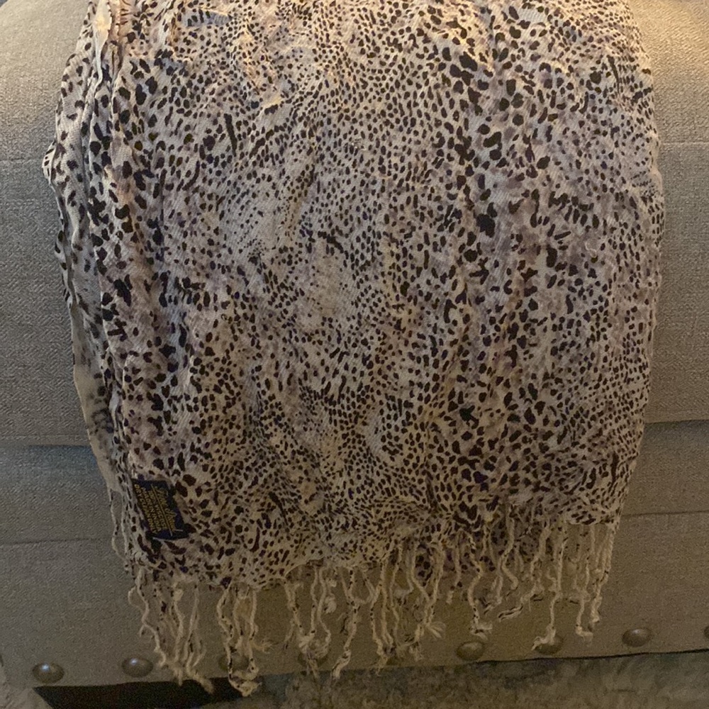 Leopard Print Viscose Shawl